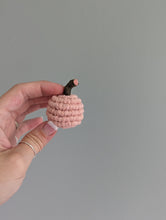 Load image into Gallery viewer, Macrame Mini Fiber Sculptures Pumpkins