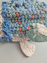 Load image into Gallery viewer, Macrame Sculptural Fiber Fish