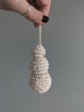 Load image into Gallery viewer, Sculpture Macrame Snowman Christmas Ornament