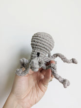 Load image into Gallery viewer, Macrame 3D Alien Squid Pattern - not a full kit