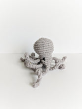 Load image into Gallery viewer, Macrame 3D Alien Squid Pattern - not a full kit