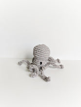 Load image into Gallery viewer, Macrame 3D Alien Squid Pattern - not a full kit