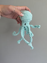 Load image into Gallery viewer, Macrame 3D Alien Squid Pattern - not a full kit