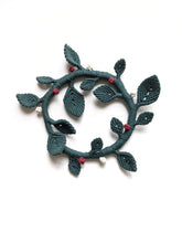 Load image into Gallery viewer, Macrame Leaf and Vines Christmas Wreath