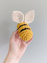 Load image into Gallery viewer, Macrame Bee Pattern