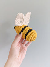 Load image into Gallery viewer, Macrame Bee Pattern