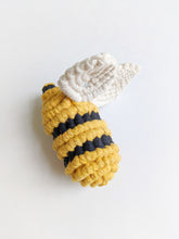 Load image into Gallery viewer, Macrame Bee Pattern