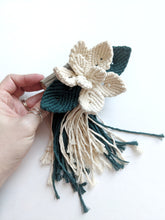 Load image into Gallery viewer, Macrame Flower Pattern