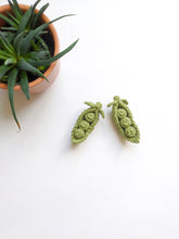 Load image into Gallery viewer, Peas in a Pod Sculpture String Theories Fiber Design