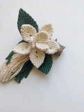 Load image into Gallery viewer, Macrame Flower Pattern