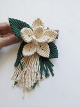 Load image into Gallery viewer, Macrame Flower Pattern