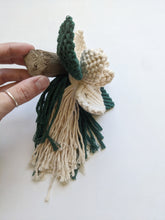 Load image into Gallery viewer, Macrame Flower Pattern