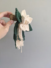 Load image into Gallery viewer, Macrame Flower Pattern