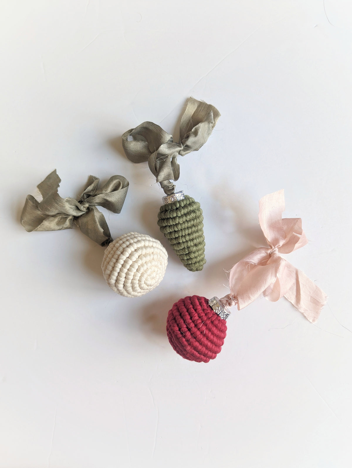 Macrame Christmas Ornament with Ribbons Set