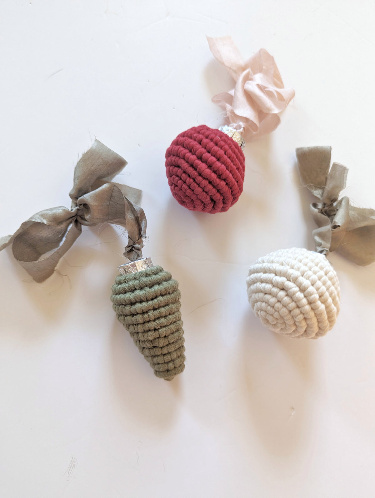 Macrame Christmas Ornament with Ribbons Set