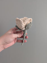 Load image into Gallery viewer, Macrame Glass Rose Plant Pattern / Kit
