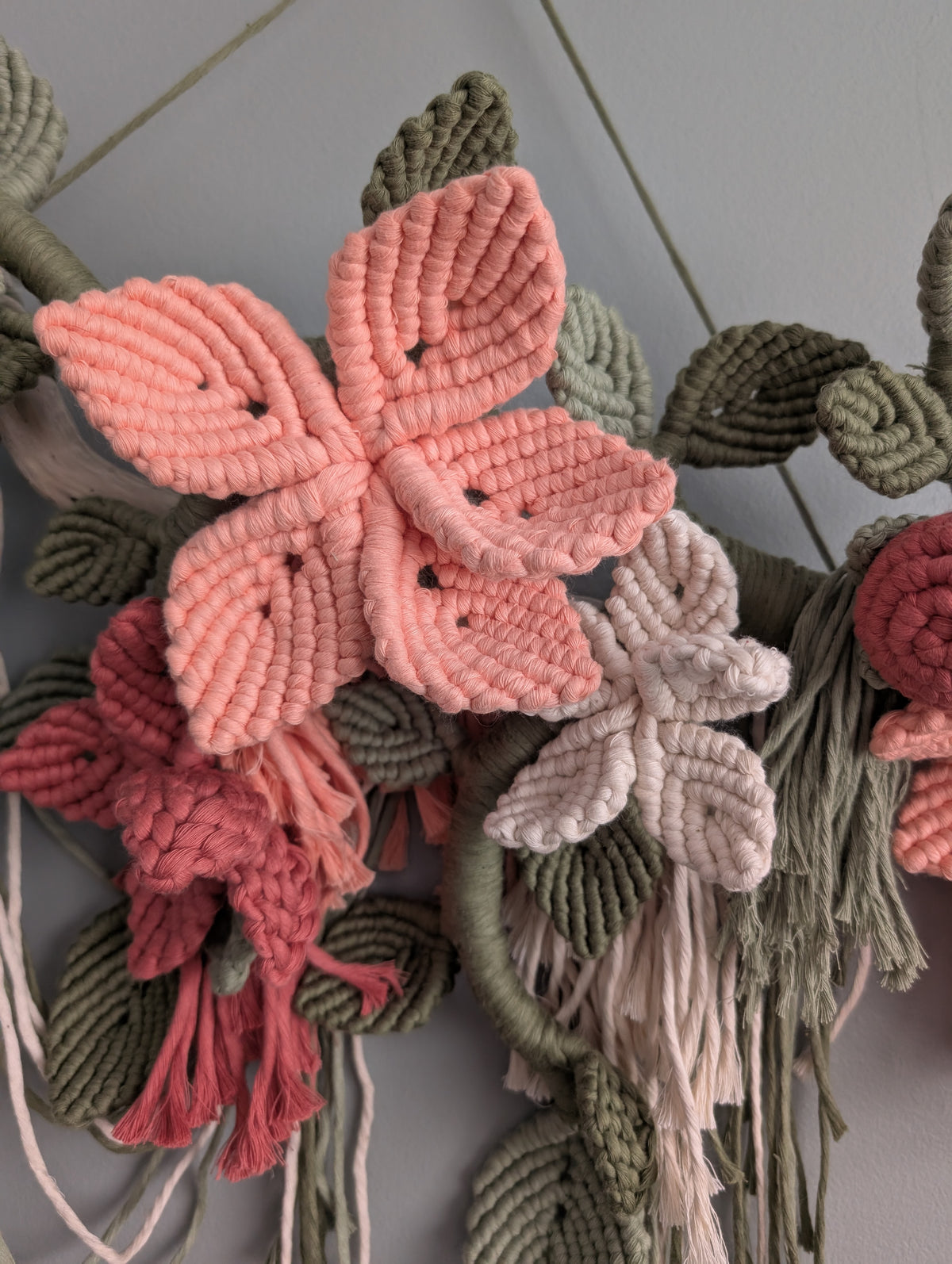 Macrame Boho Floral Wall Hanging Sculpture - Cream & Sage