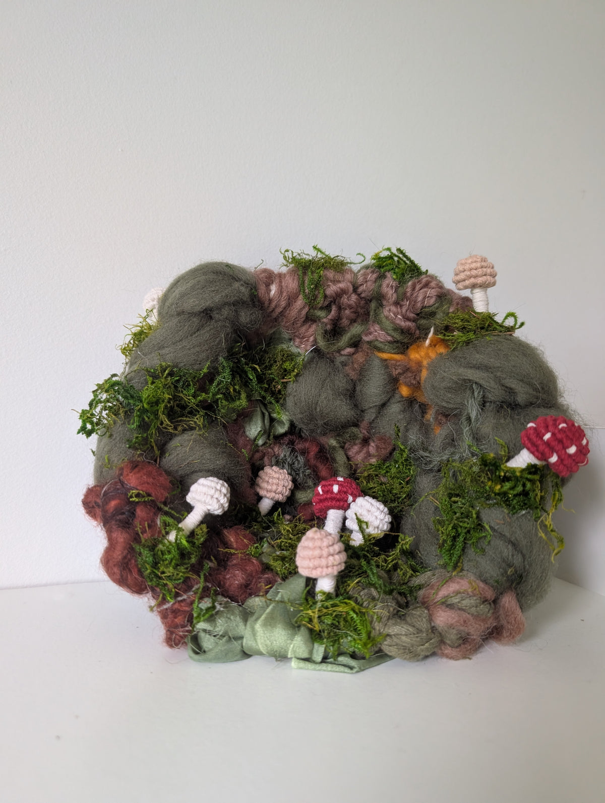 Mushroom Landscape Oval Woven Wall Hanging for Bookshelf