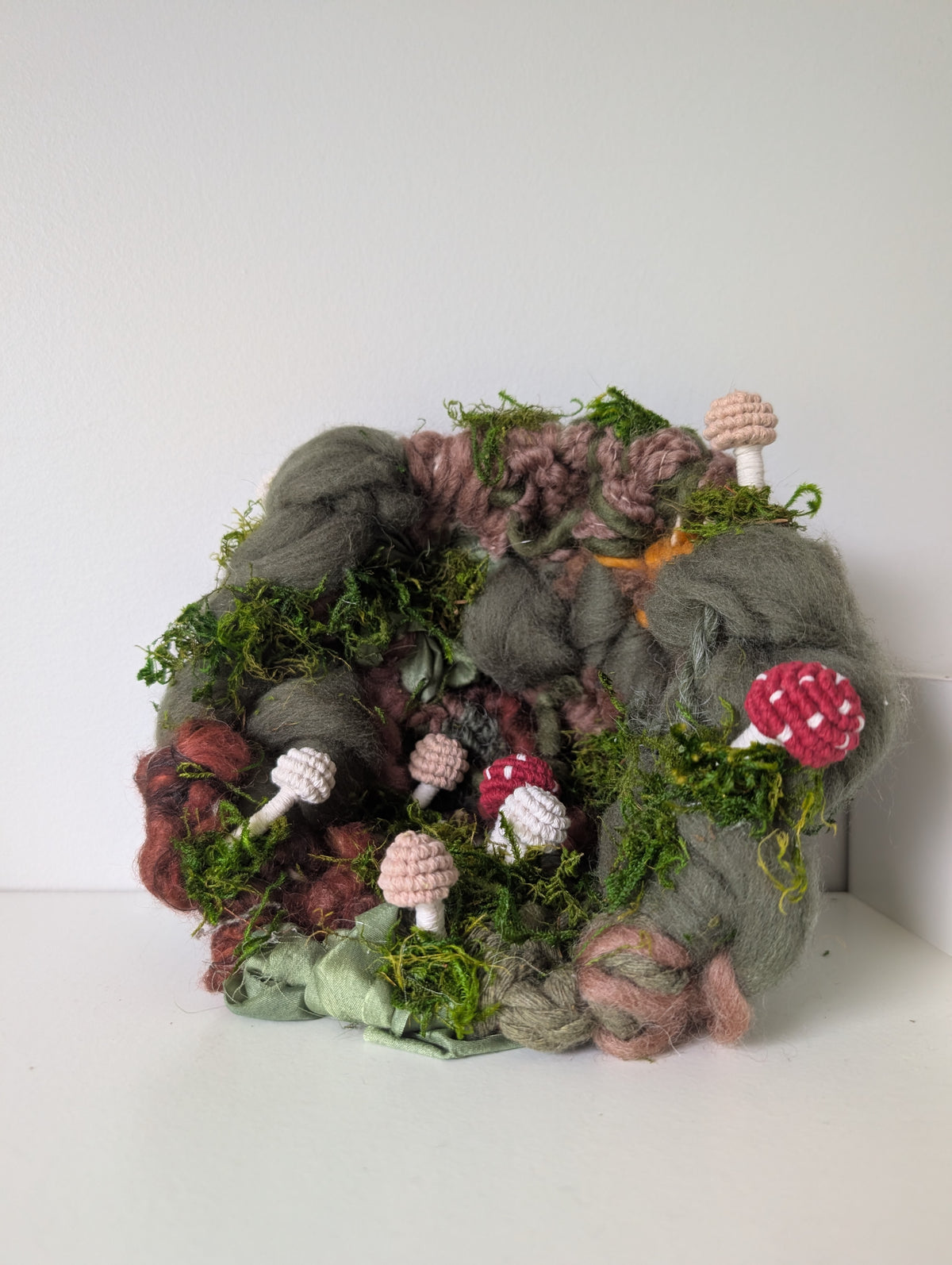 Mushroom Landscape Oval Woven Wall Hanging for Bookshelf
