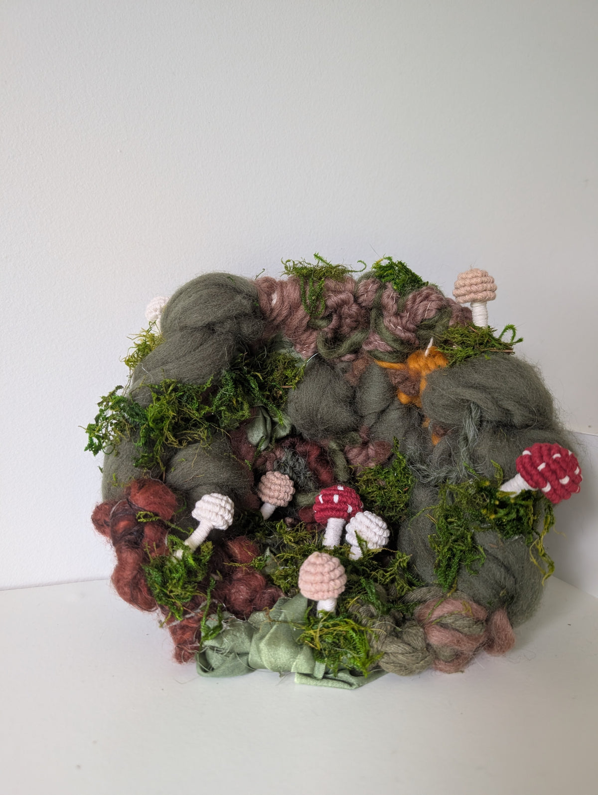 Mushroom Landscape Oval Woven Wall Hanging for Bookshelf