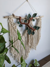 Load image into Gallery viewer, Flower Crown Macrame Hanging - Medium Ivy &amp; Natural

